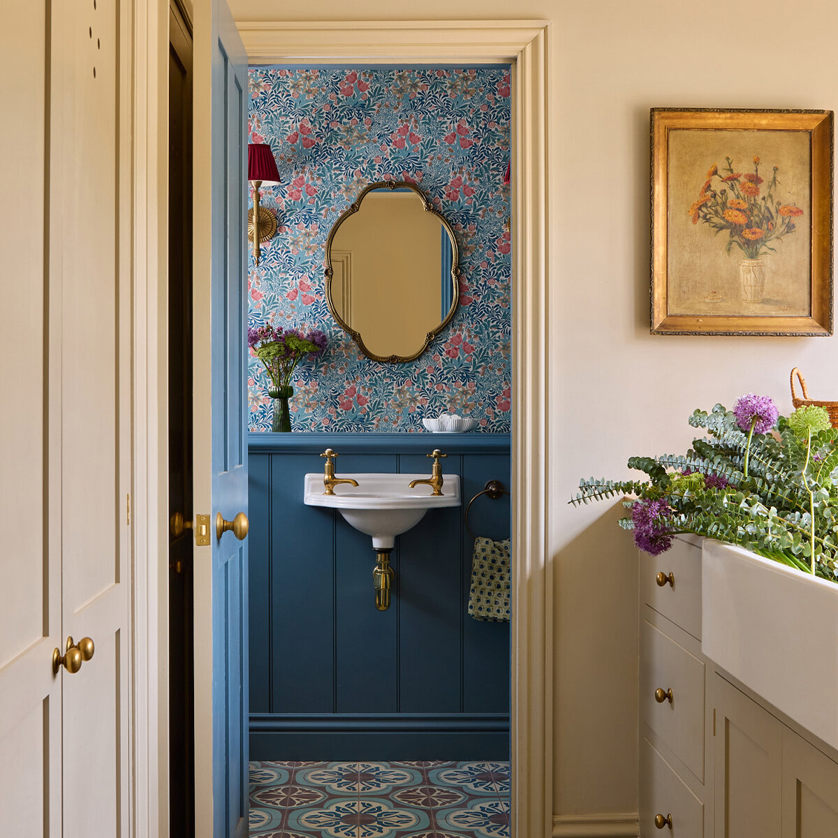 Uns Hobbs Powder Bathroom