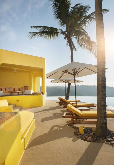 D-Sol-de-Oriente-Luxury-Villa-Careyes-Mexico-Sunbeds