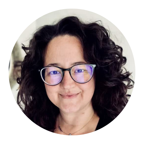 Juliana Piper is a custom website designer, who specializes in Showit